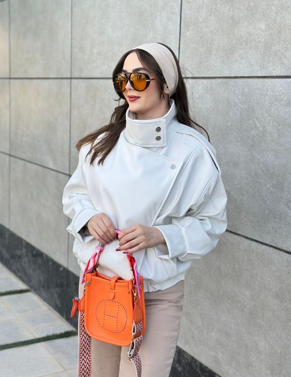 بامبر چرم زنانه مدل انیا کد 40245 | کت چرم وارداتی آسترکشی شده سفید و مشکی